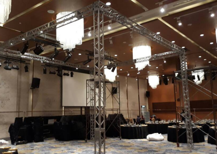 Truss with Moving Head