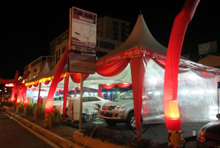 red air dancer car road show