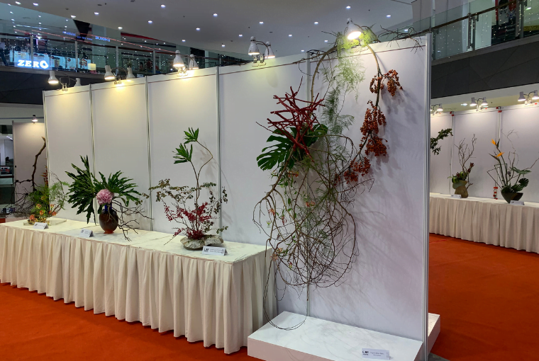 Exhibition Panels, banquet tables, long arm spotlight