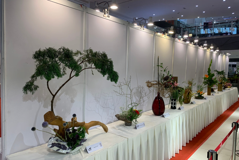 Exhibition Panels, banquet tables, long arm spotlight